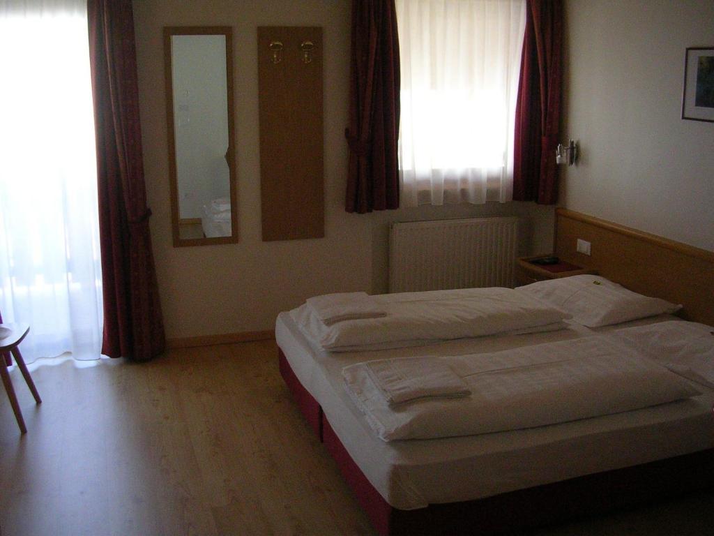 Hotel Garni La Tambra Selva di Val Gardena Pokoj fotografie