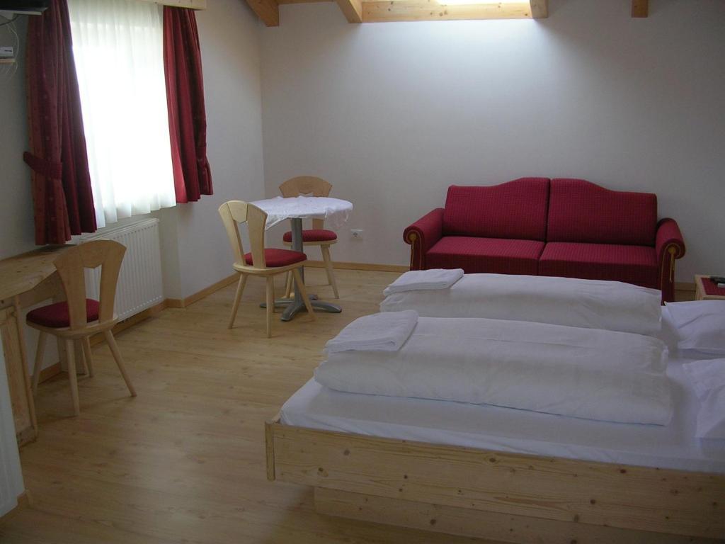 Hotel Garni La Tambra Selva di Val Gardena Pokoj fotografie