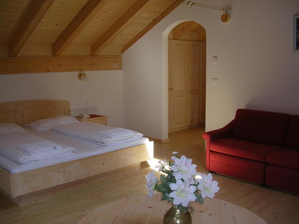 Hotel Garni La Tambra Selva di Val Gardena Pokoj fotografie